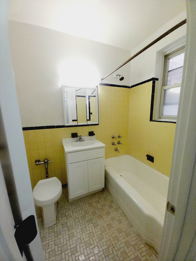 915 East 17th Street - Photo 6