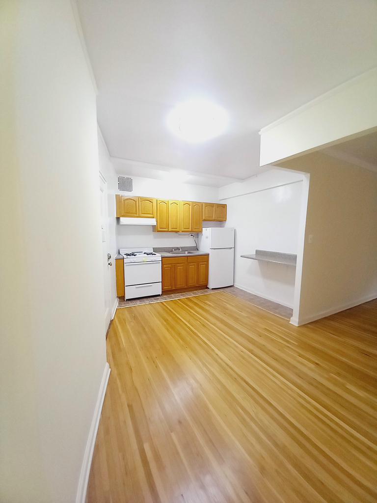915 East 17th Street - Photo 1