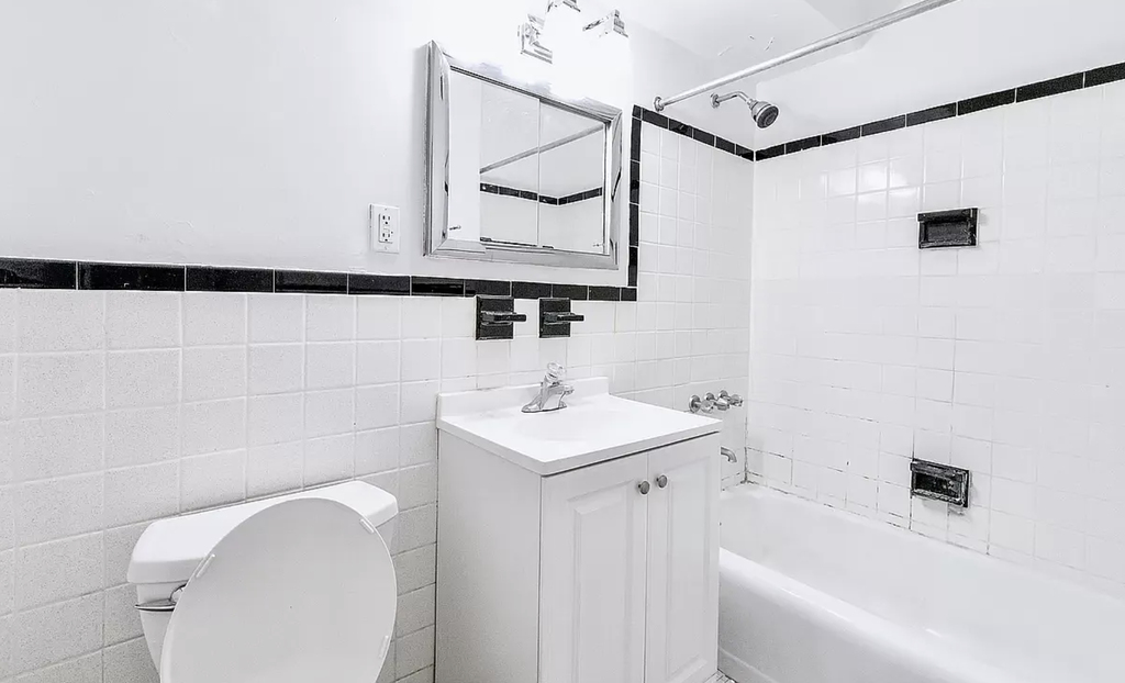 330 East 46th Street - Photo 3