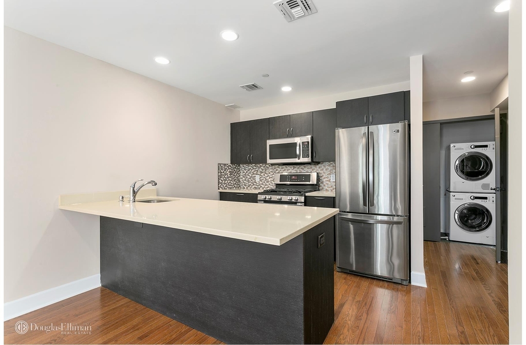 185 York St - Photo 1