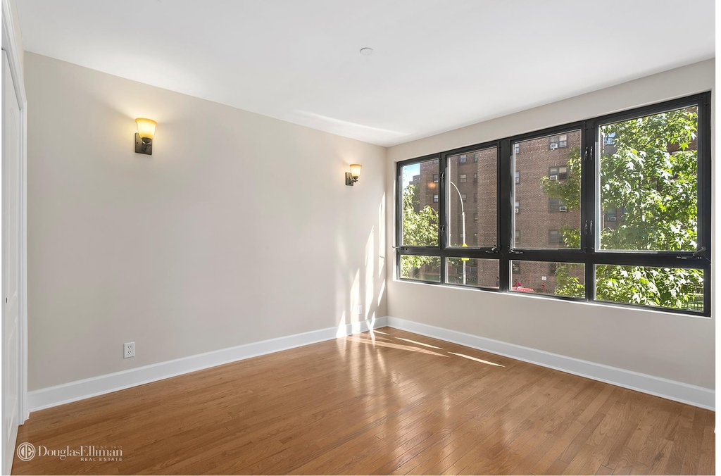 185 York St - Photo 2