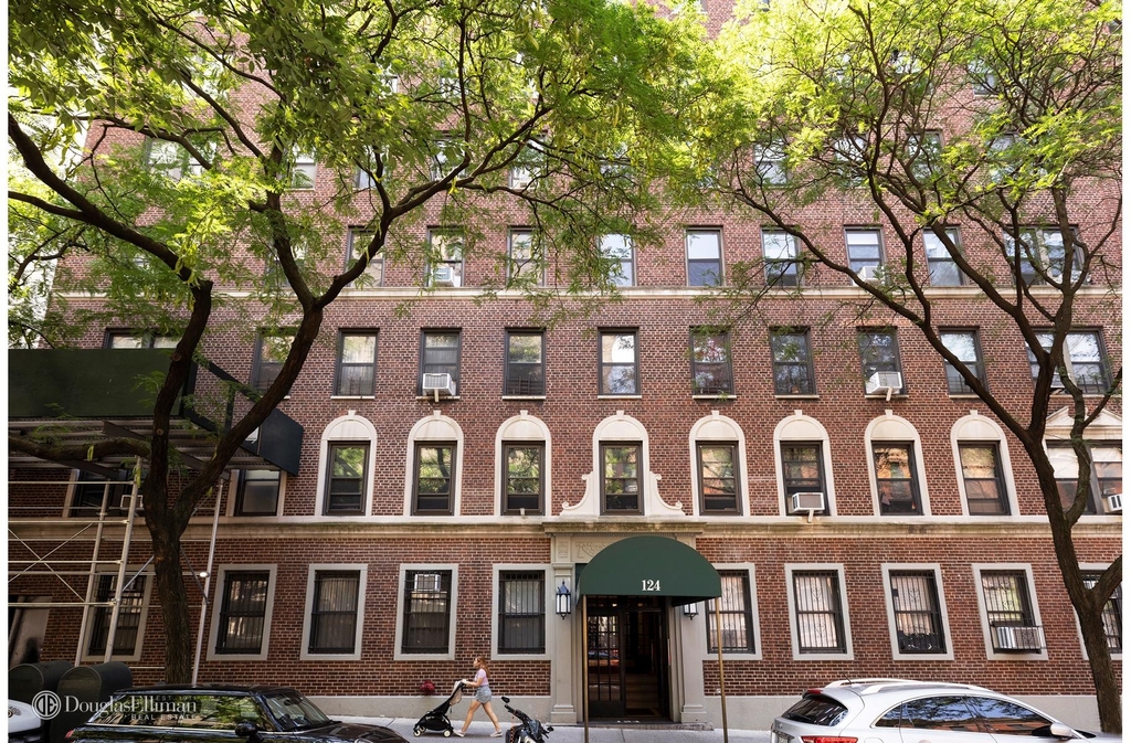 124 W 93rd St - Photo 9