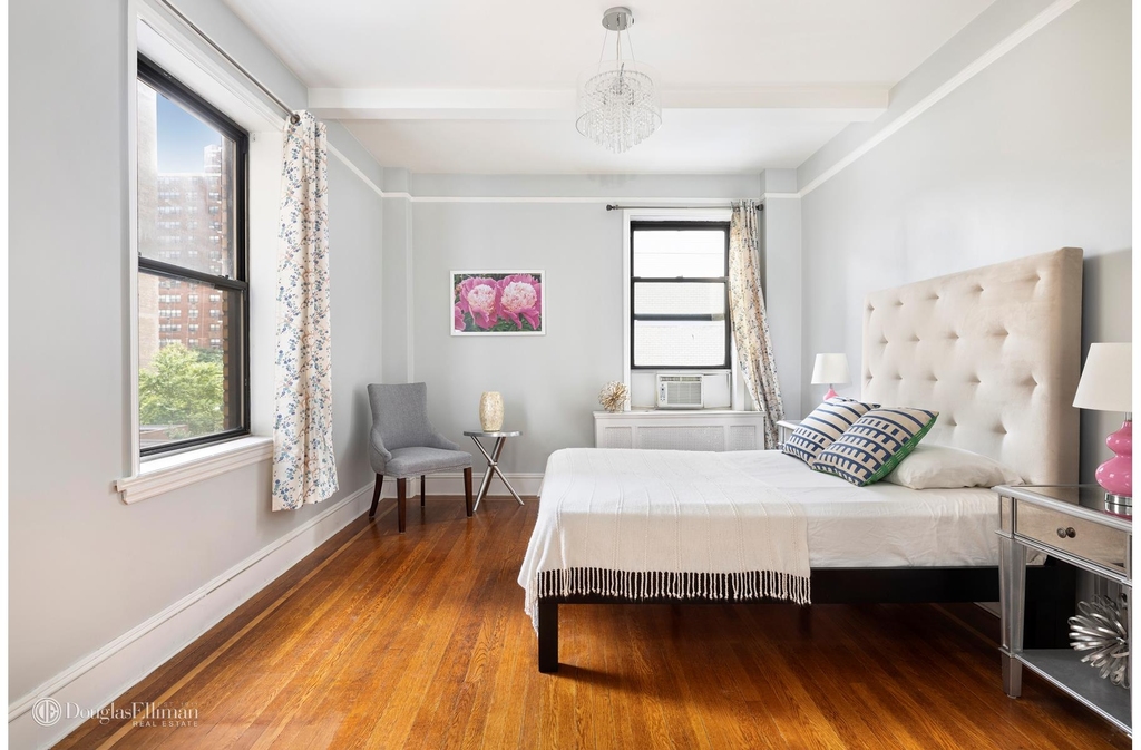 124 W 93rd St - Photo 5