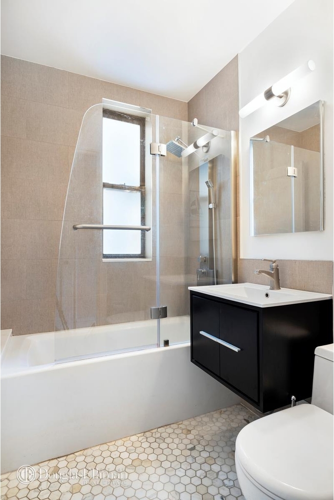 124 W 93rd St - Photo 7