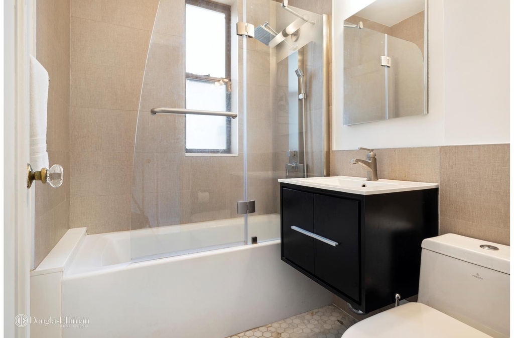 124 W 93rd St - Photo 6