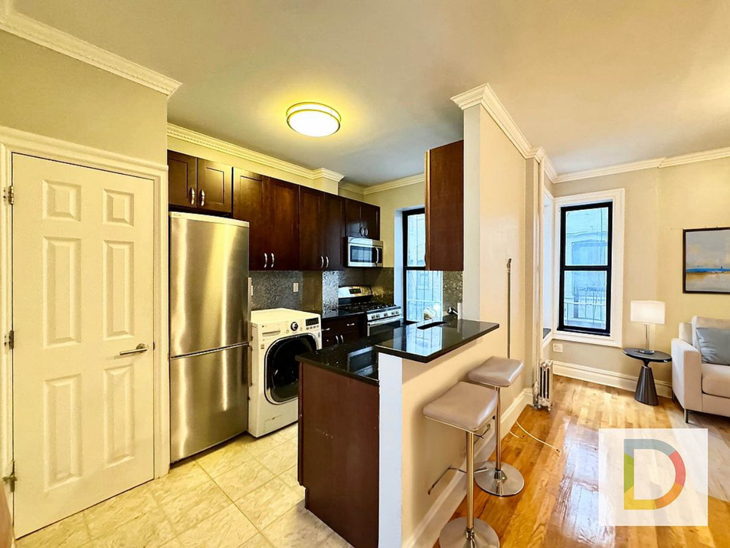 315 Lincoln Place - Photo 2
