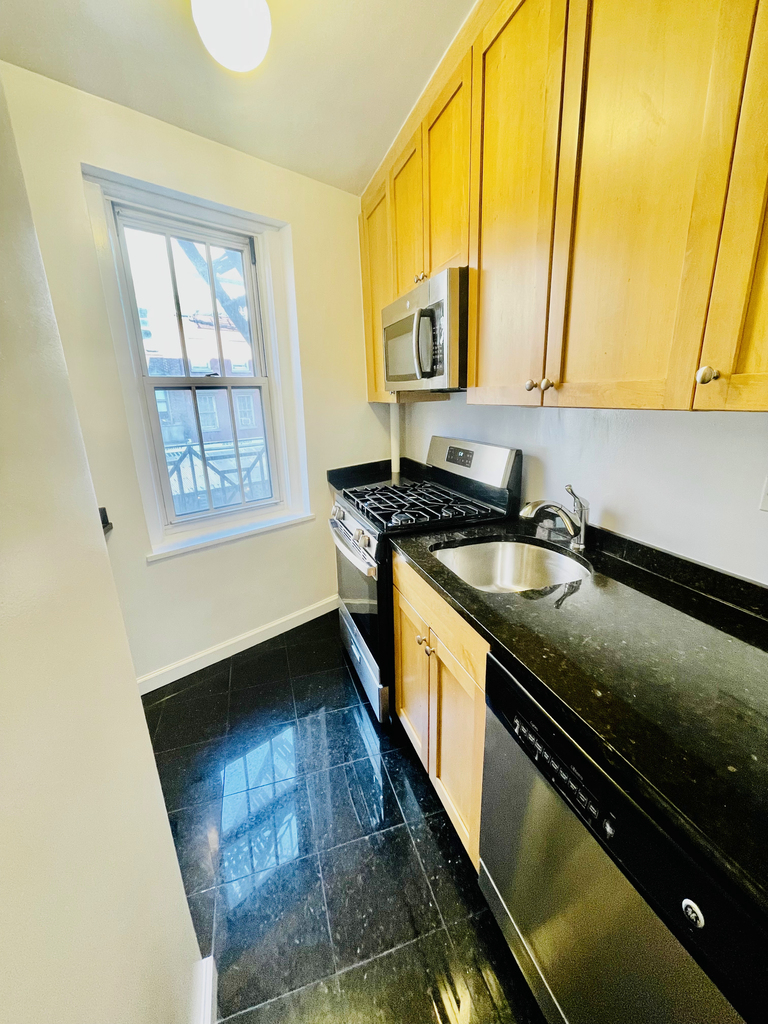 1 Jane Street - Photo 2