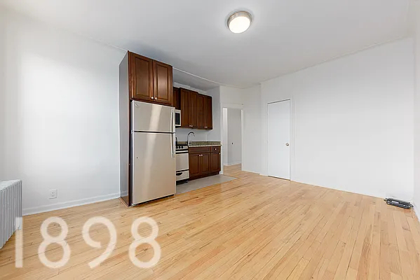 38-05 Crescent Street - Photo 1