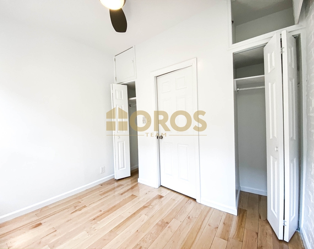215 East 10th Street - Photo 1