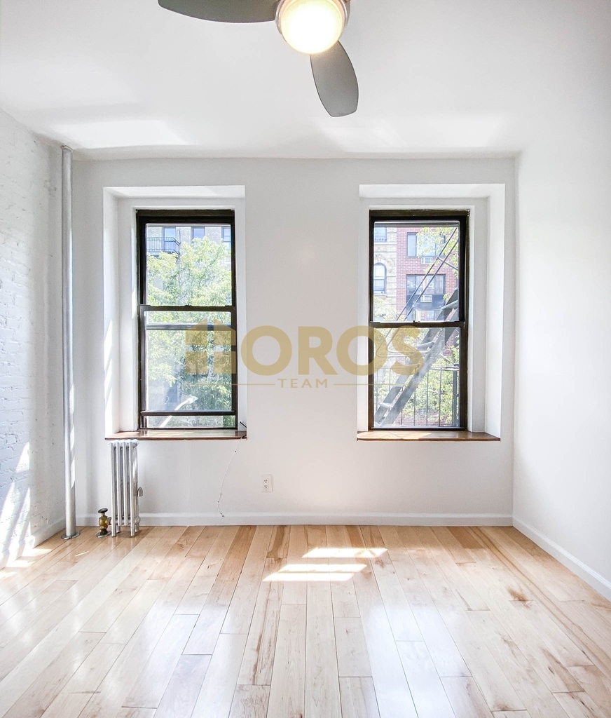 215 East 10th Street - Photo 0