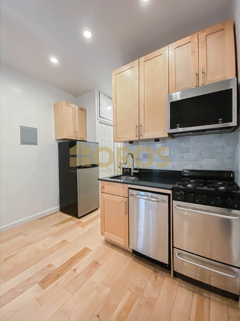 215 East 10th Street - Photo 2