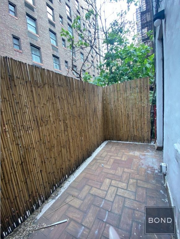 East 50th Street - Photo 3