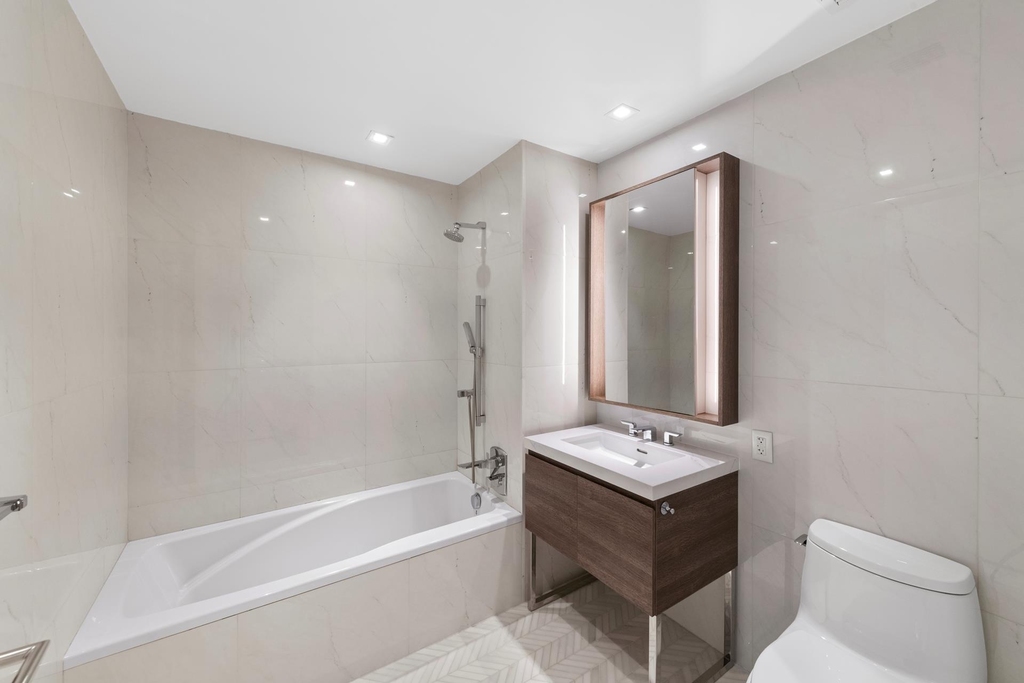 505 W 43rd St - Photo 4