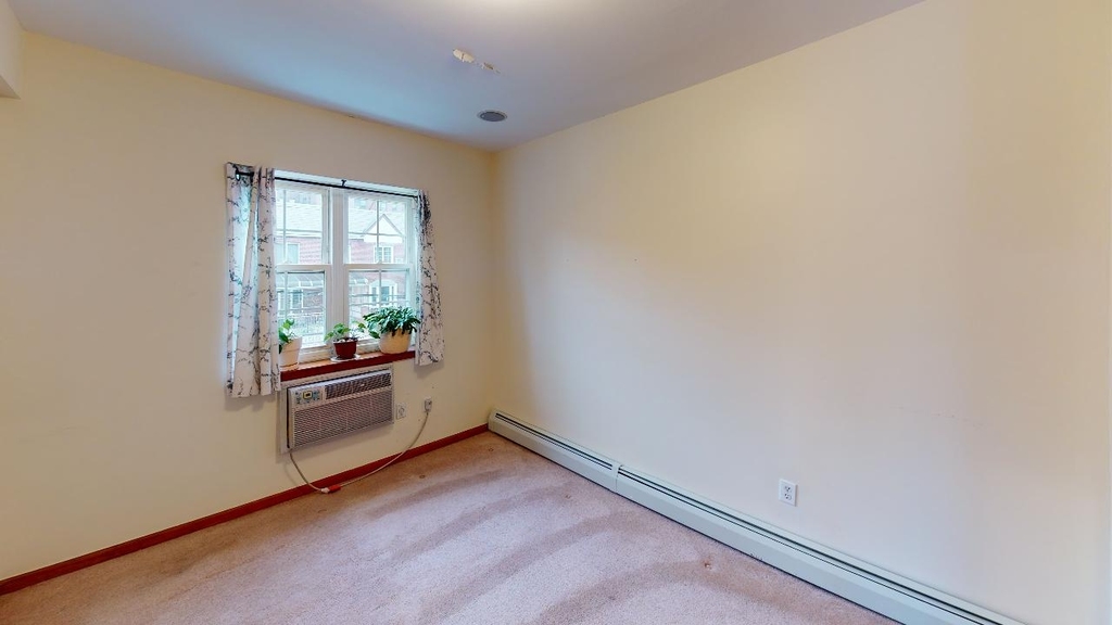 67-08 exeter street - Photo 12