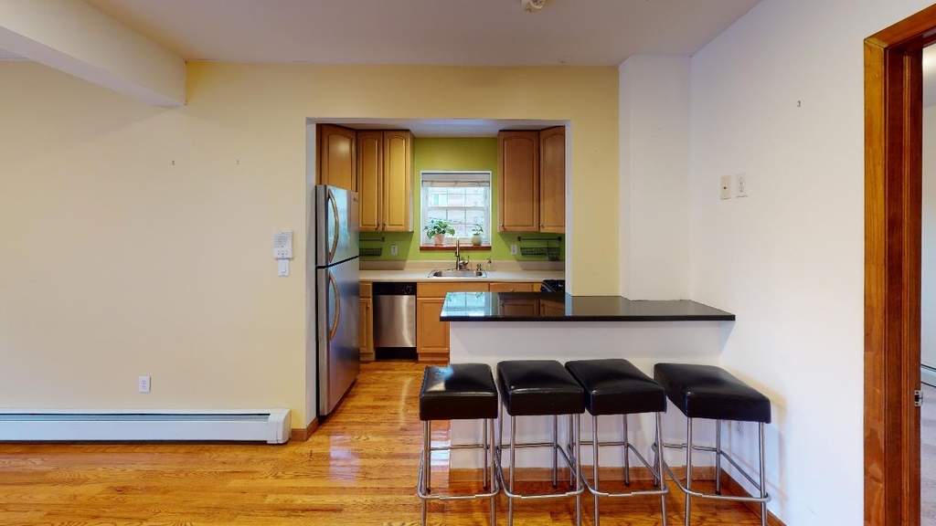 67-08 exeter street - Photo 7