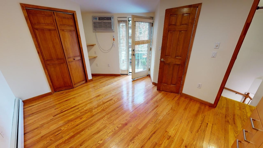 67-08 exeter street - Photo 10