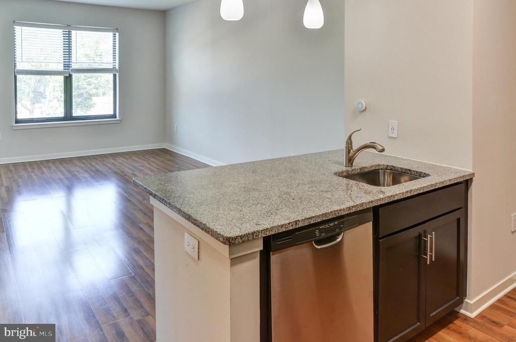 401 Race St - Photo 14