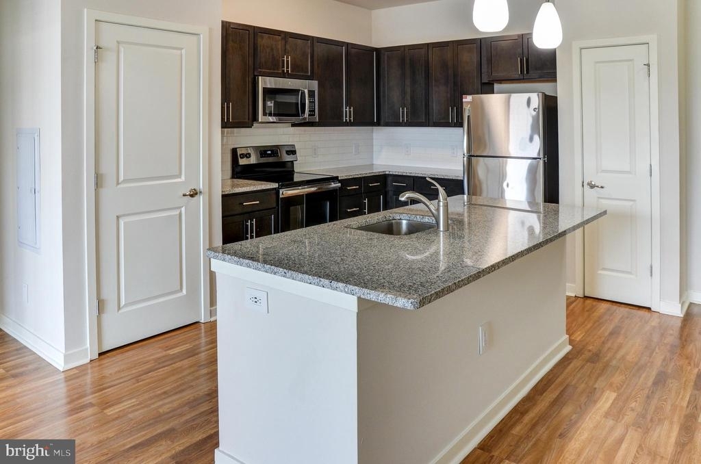 401 Race St - Photo 1