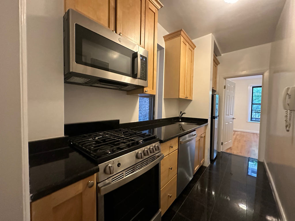 152 East 84th Street - Photo 4