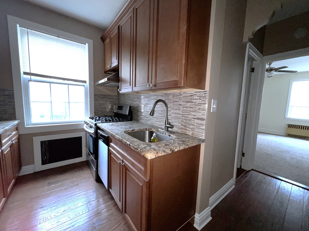 98-15 Ascan Ave - Photo 4