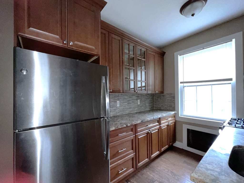98-15 Ascan Ave - Photo 5