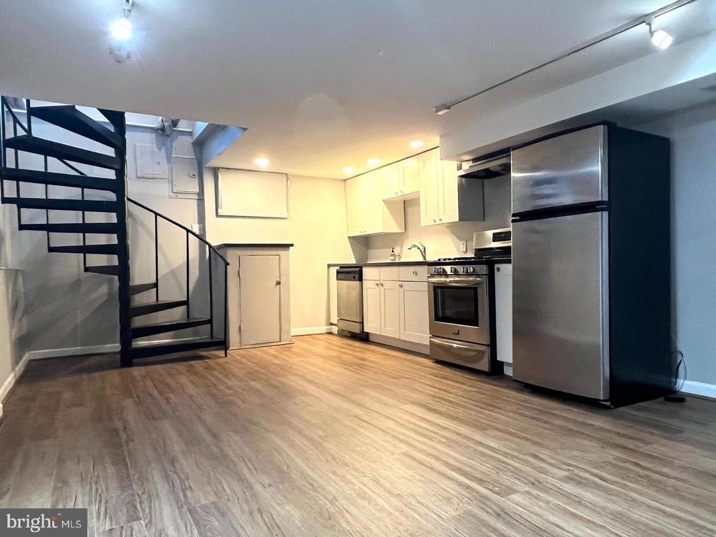 1025 S 6th St - Photo 7