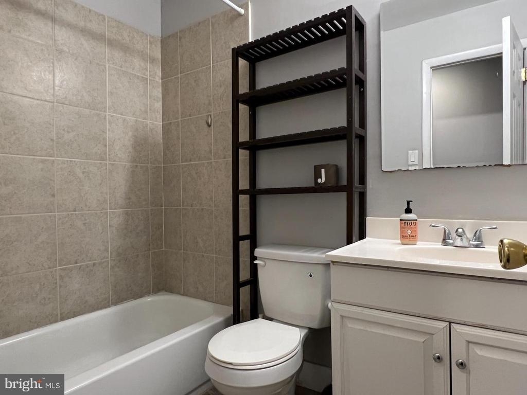 1025 S 6th St - Photo 6