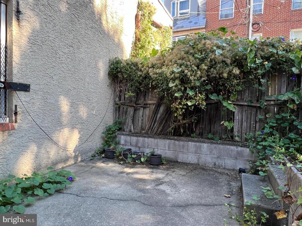 1025 S 6th St - Photo 12