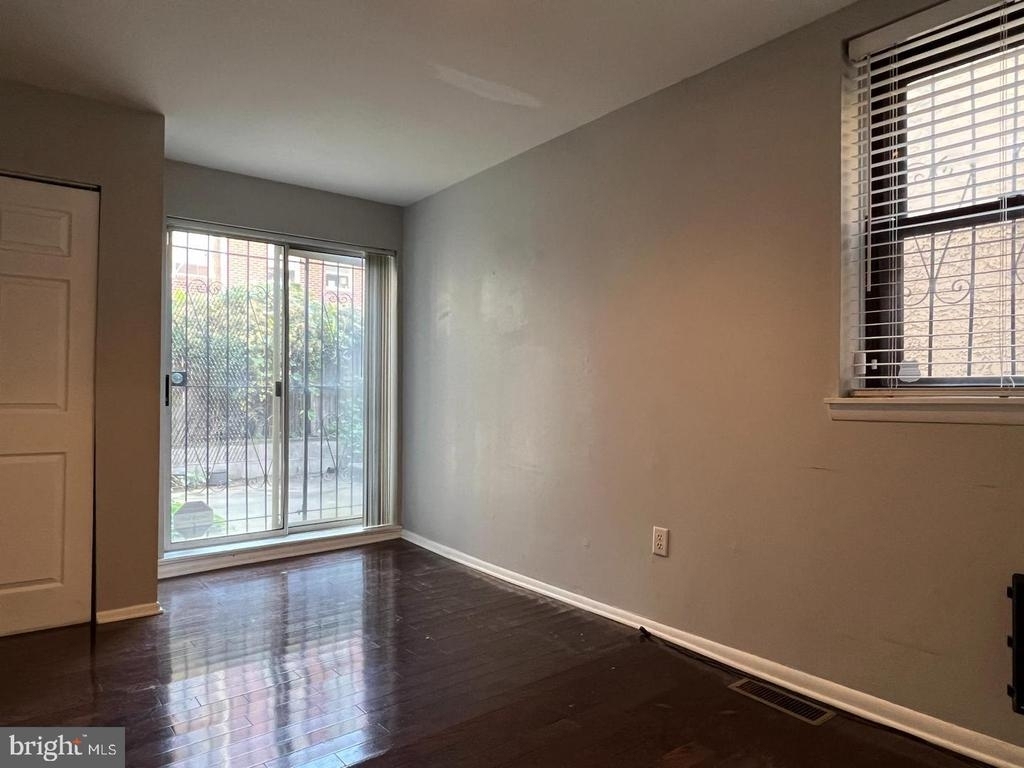 1025 S 6th St - Photo 5