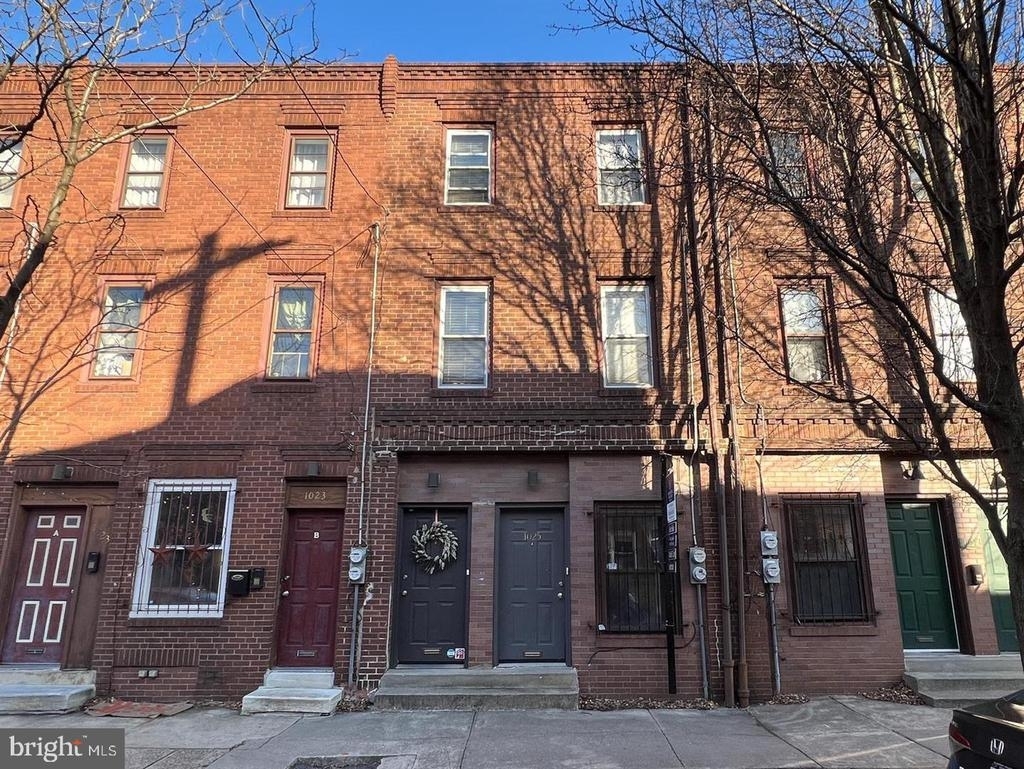 1025 S 6th St - Photo 0