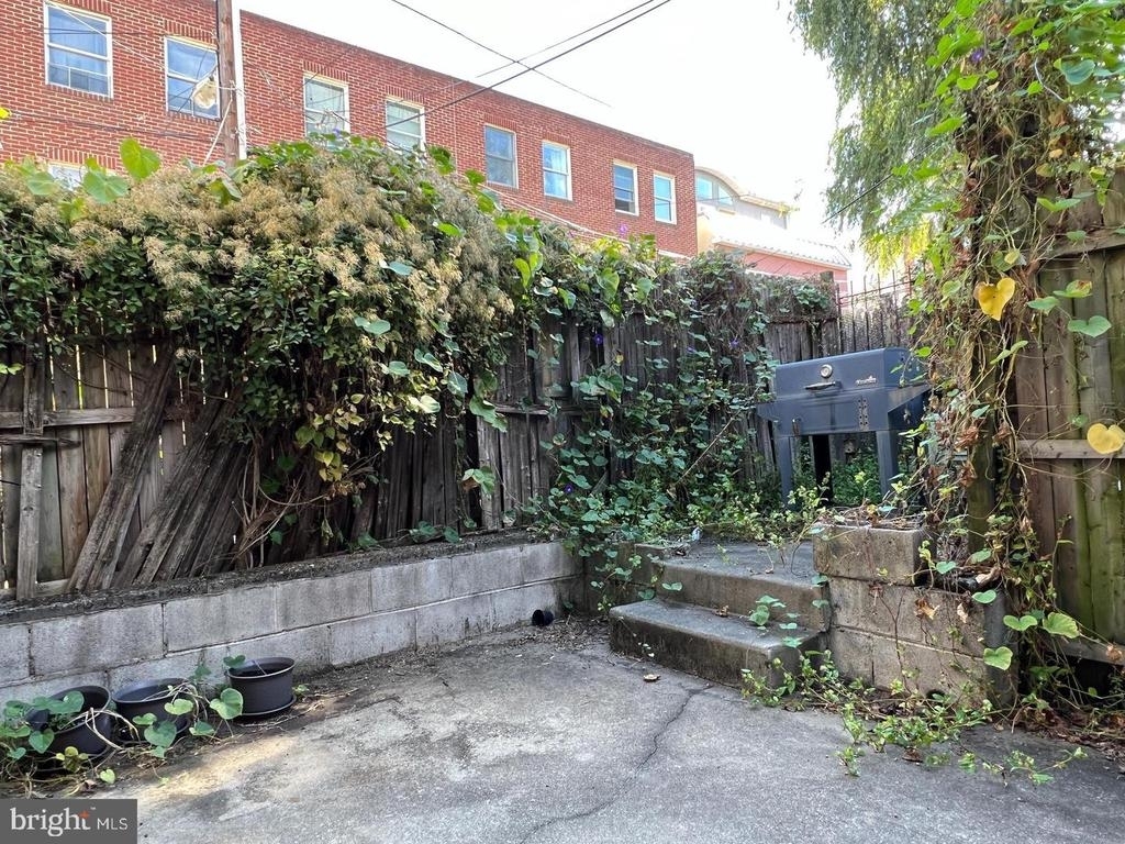 1025 S 6th St - Photo 13