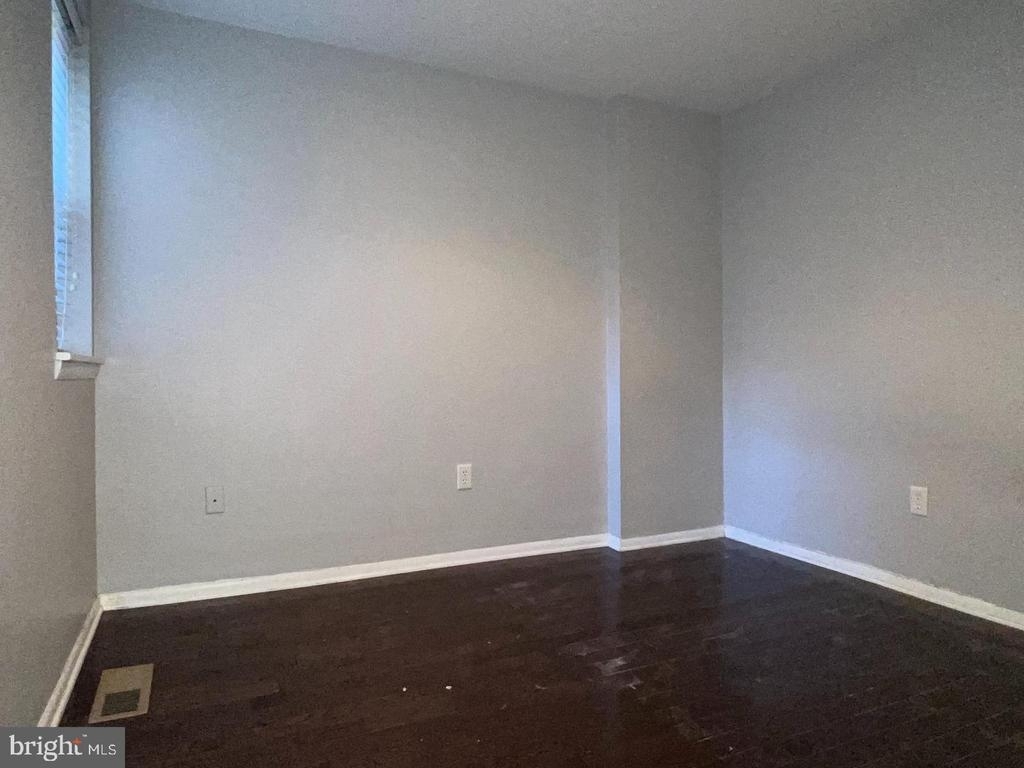 1025 S 6th St - Photo 3