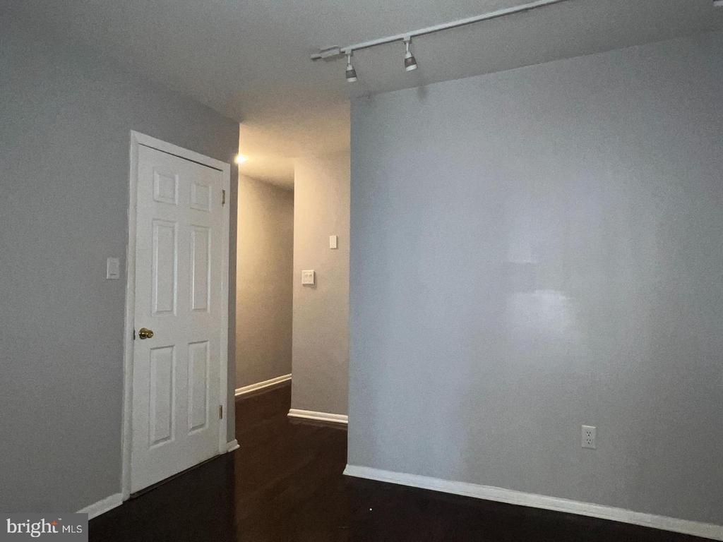 1025 S 6th St - Photo 4
