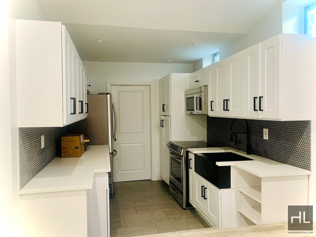 Greenvale Avenue - Photo 1
