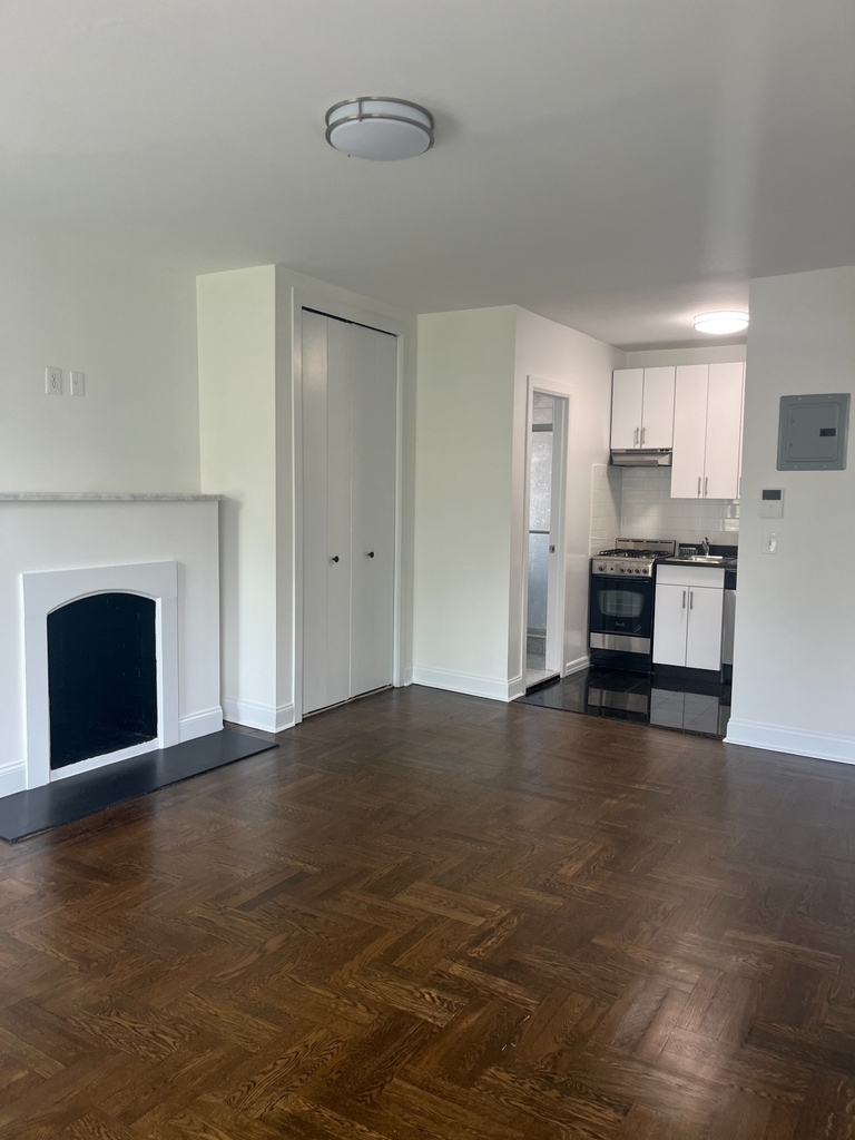 61 West 8th Street - Photo 3
