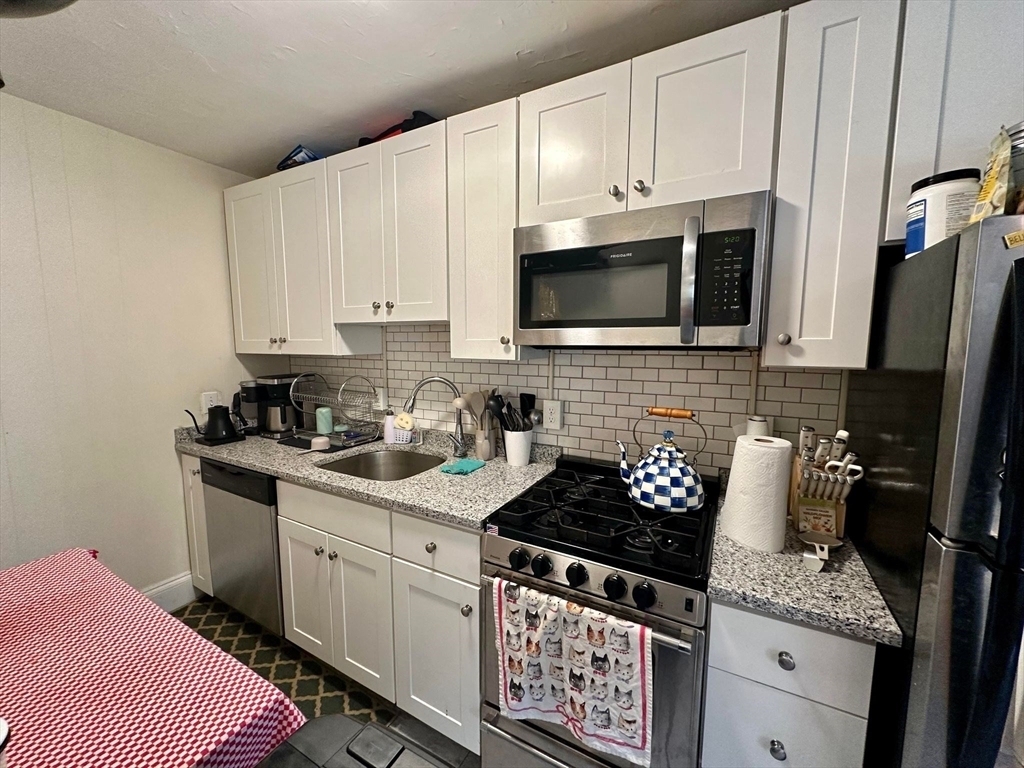 329 Broadway - Photo 9