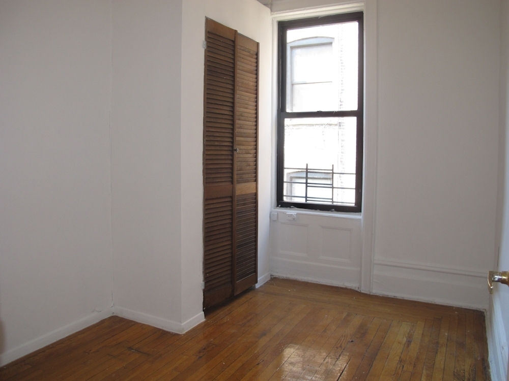 La Salle and Claremont - Photo 2