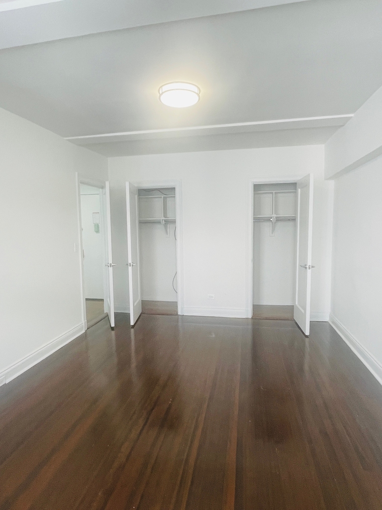 West 55th St / 7th Avenue - Photo 3