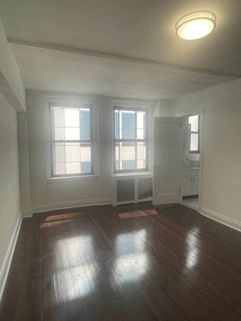 West 55th St / 7th Avenue - Photo 2