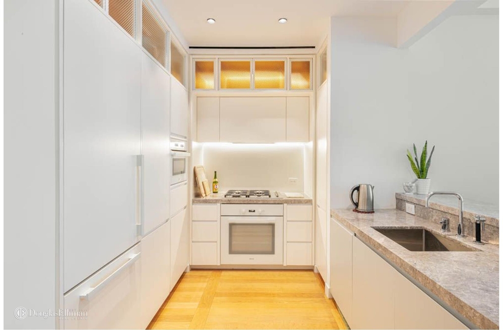 30 Warren St - Photo 3