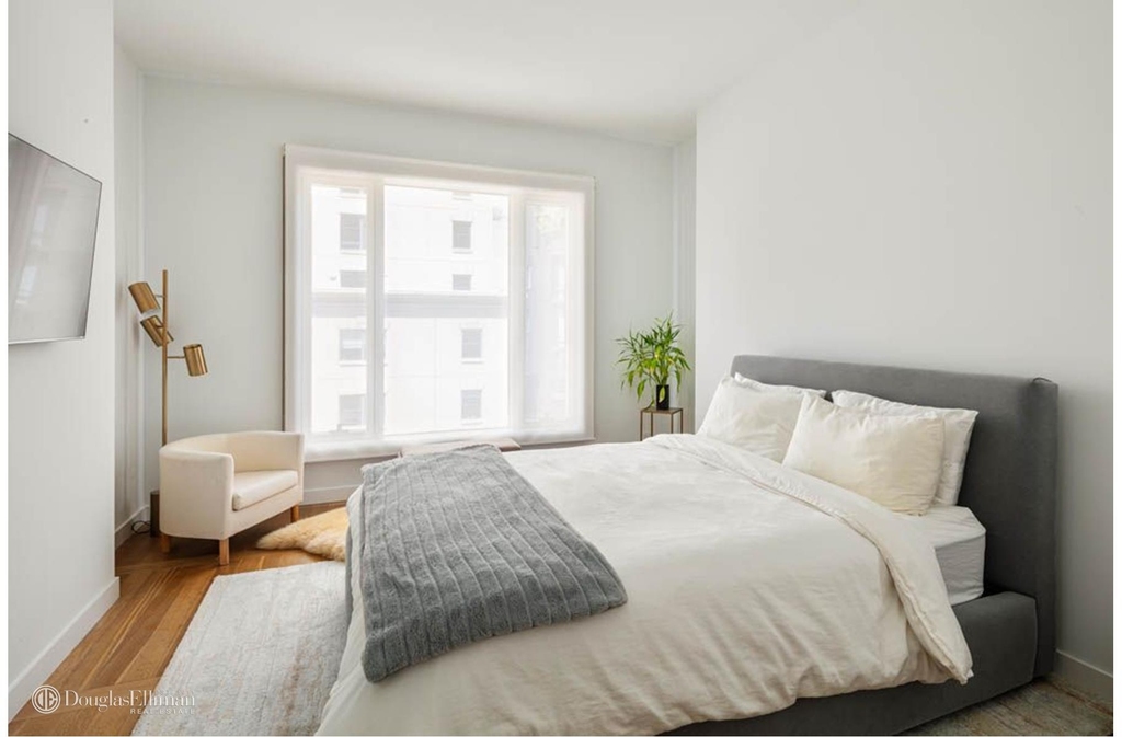 30 Warren St - Photo 2