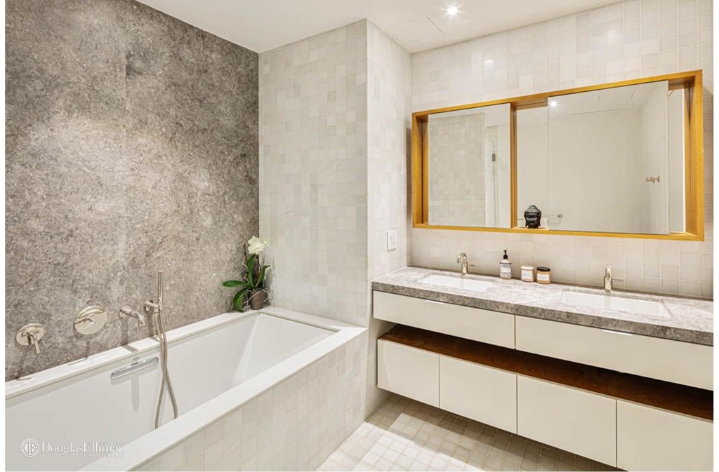 30 Warren St - Photo 4