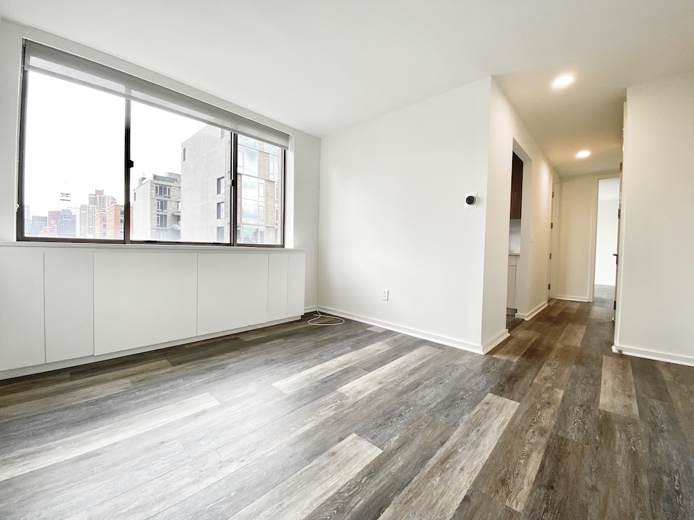 West 43rd street - Photo 3