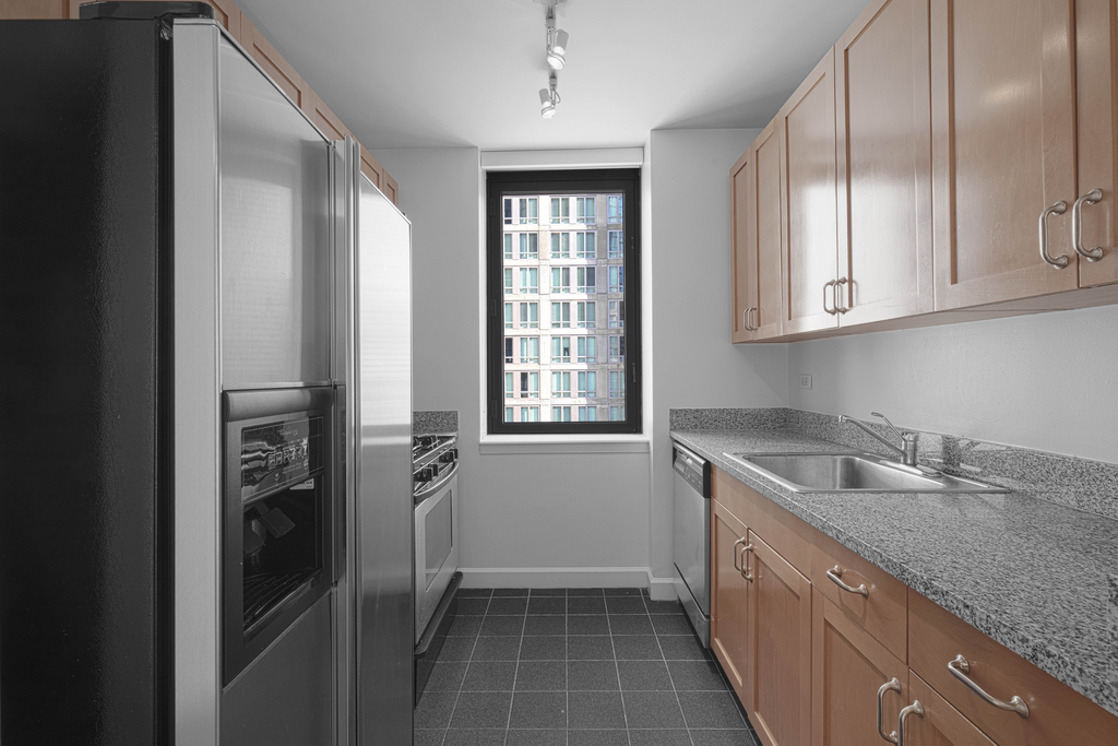 West 42nd Street - Photo 1