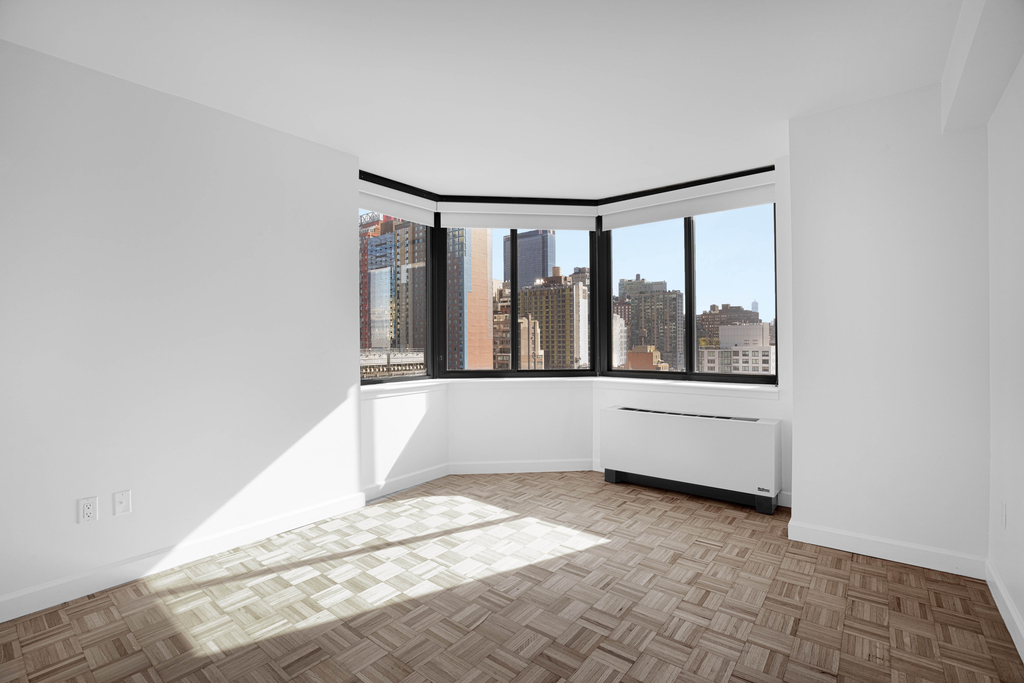 West 42nd Street - Photo 3