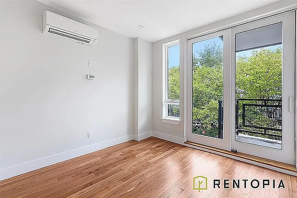 854 Metropolitan Avenue - Photo 5