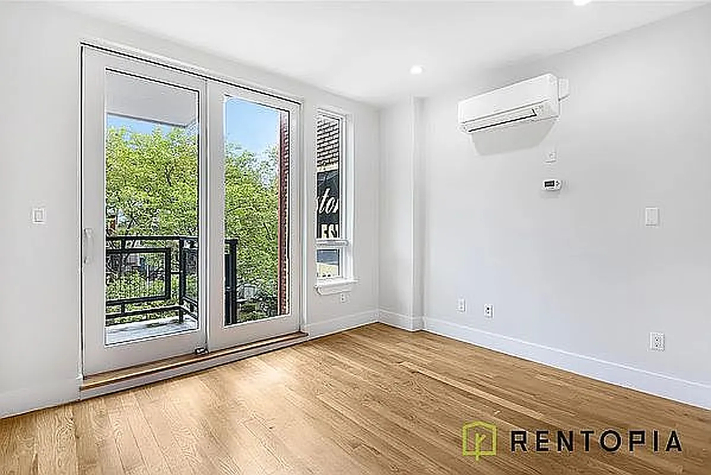 854 Metropolitan Avenue - Photo 4