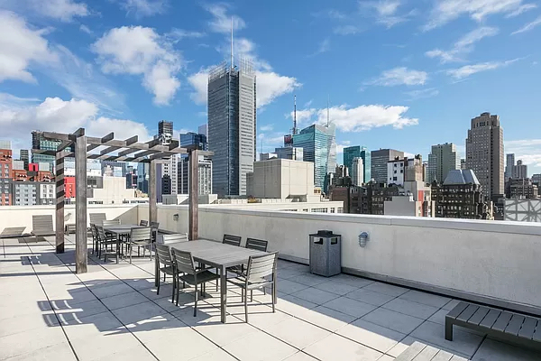 West 37th Street - Photo 12