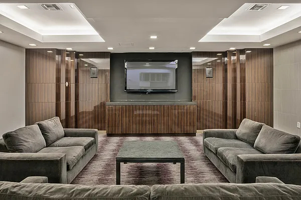 West 37th Street - Photo 9