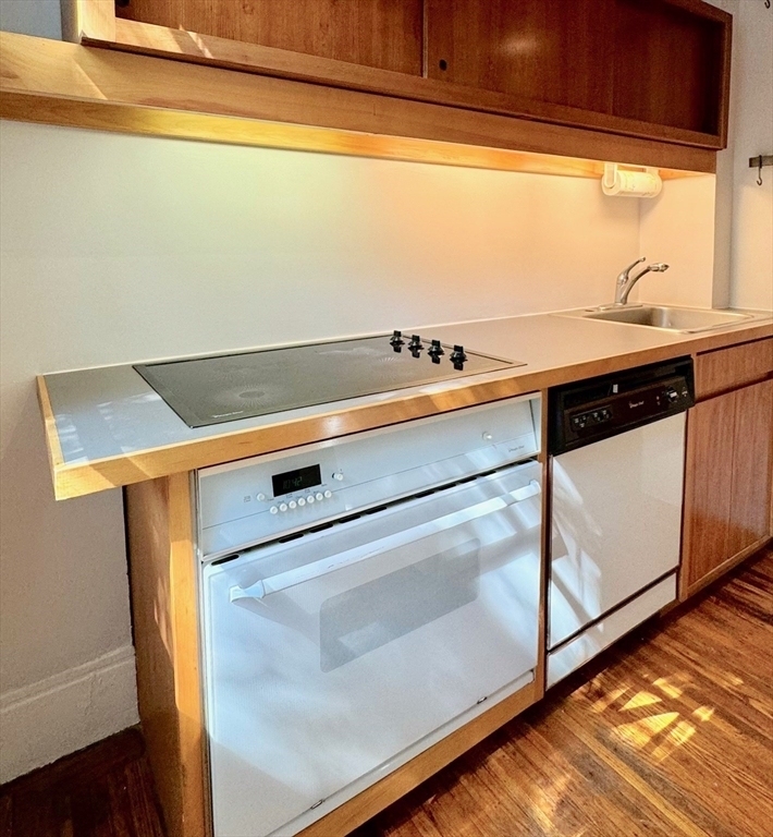 10 Melrose - Photo 5